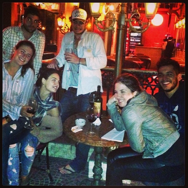 Isis Valverde e amigos (Foto: reprodução/Instagram)