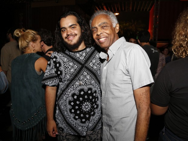 Gilberto Gil com o neto Francisco, filho de Preta Gil, em show no Rio (Foto: Felipe Assumpção/ Ag. News)