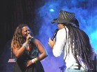 Ex-participante do The Voice Brasil faz dueto com Carlinhos Brown 
