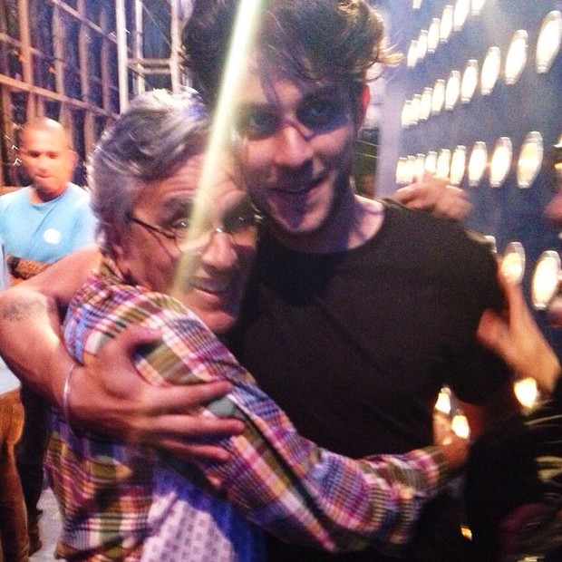 Caetano Veloso com Chay Suede (Foto: Reprodução/Instagram)