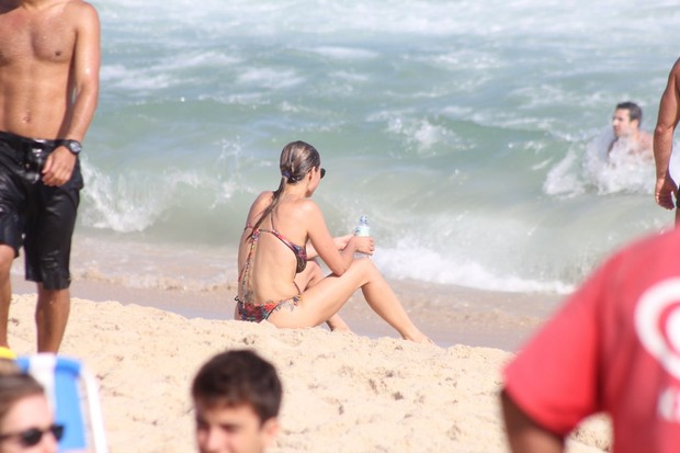 Fernanda Lima em praia no Rio de Janeiro (Foto: JC Pereira/AgNews)