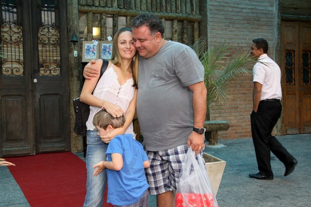 Léo Jaime com a família (Foto: Alex Palarea e Felipe Panfili/AgNews)