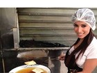 Anitta se arrisca em outra profissão e posta foto fritando pastéis