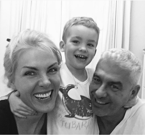 Ana Hickmann posa com o marido e o filho (Foto: Reprodução/Instagram)