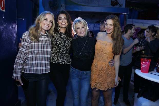 Angélica, Juliana Paes, Ana Maria Braga e Carolina Dieckmann em festa no Rio (Foto: Felipe Panfili/ Ag. News)
