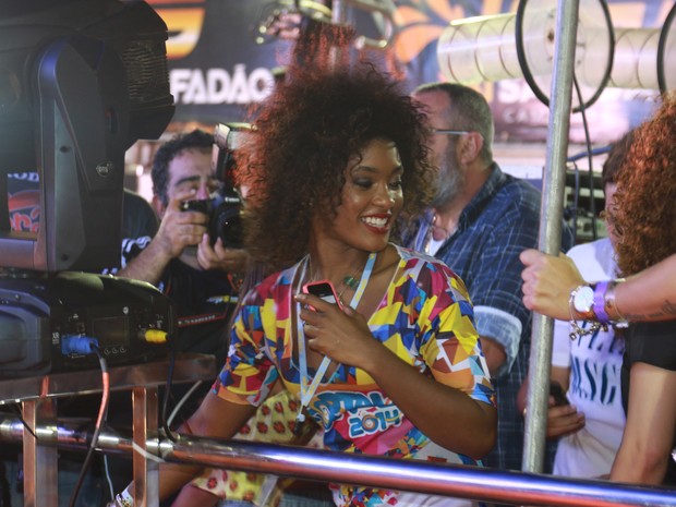 Erika Januza em micareta em Fortaleza, no Ceará (Foto: Fred Pontes/ Divulgação)