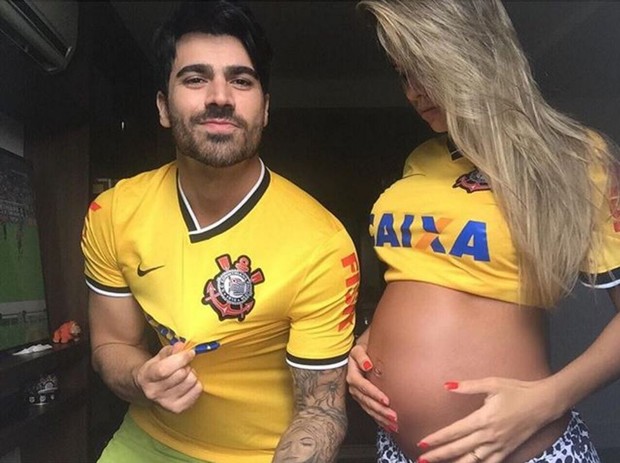 Rodrigo e Adriana Sant´Anna festejam título do Corinthians (Foto: Reprodução/Instagram)