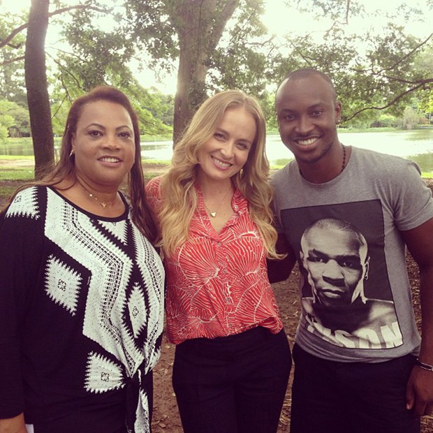 Angélica com Thiaguinho e a mãe do cantor (Foto: Reprodução/ Instagram)