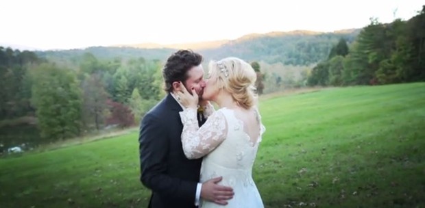 Kelly Clarkson e Brandon (Foto: Video/Reprodução)