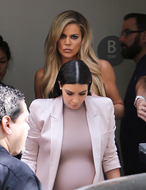 Kim e Khloe Kardashian (Foto: X17)
