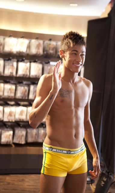 Neymar posa para campanha de cuecas (Foto: Henrique Schaumann / Divulgação)