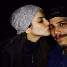 Rômulo Neto ganha beijo de Cleo Pires (Foto: Instagram/ Reprodução)