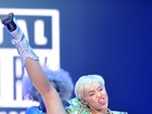 Miley Cyrus perde a linha em performance ousada