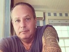 Jayme Monjardim sobre tatuagem no braço: 'Bebi vinho para aguentar a dor'