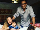 Luciano Szafir posa com Luhanna Melloni e os filhos do casal