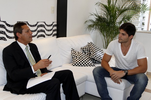 André Martinelli se encontra com advogados (Foto: Gil Rodrigues / Foto Rio News)