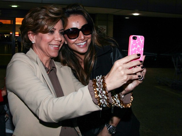 Astrid Fontenelle e Sabrina Sato em aeroporto em São Paulo (Foto: Manuela Scarpa/ Foto Rio News)