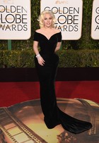 Lady Gaga aposta usa look à la Marilyn Monroe no Globo de Ouro 