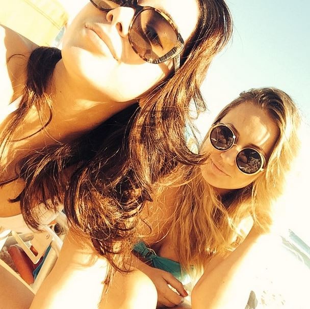 Anitta e amiga (Foto: Instagram / Reprodução)