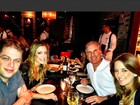 Roberto Justus janta com a família em Miami