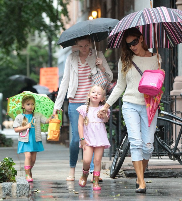 Sarah Jessica Parker e as filhas  (Foto: AKM-GSI BRASil / Splash News)