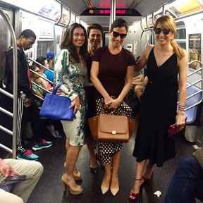 A repórter Beatriz Castro, a diretora de jornalismo Silvia Faria e as apresentadoras Renata Vasconcellos e Poliana Abritta no metrô de Nova York (Foto: Reprodução/Instagram)