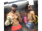 Ex-BBB Jonas faz selfie sem camisa ao lado de Mari Gonzalez