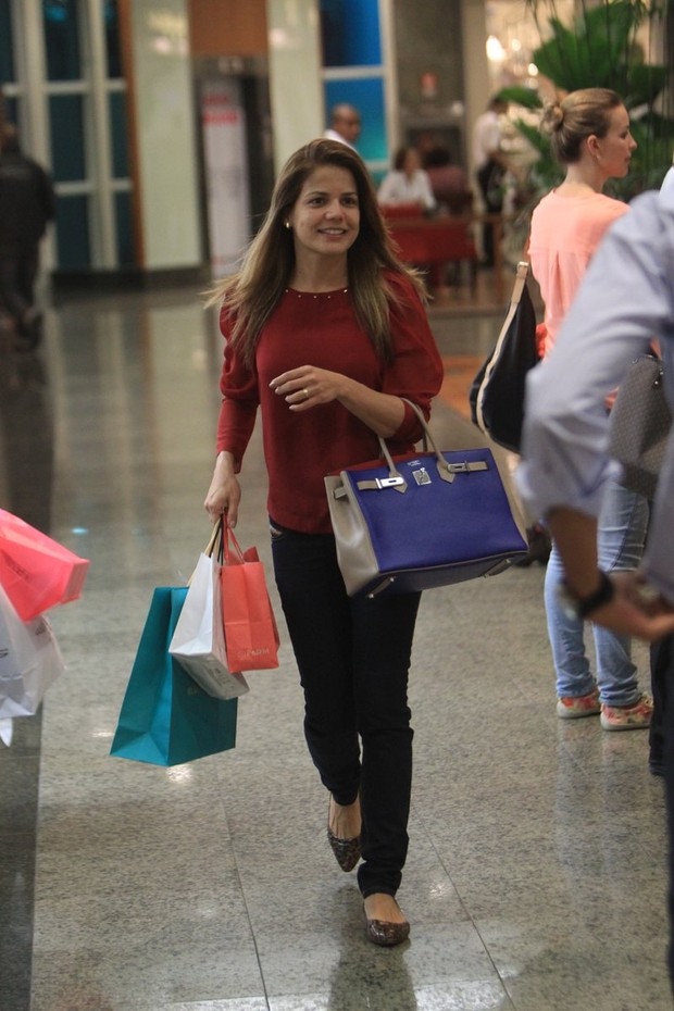 Nívea Stelmann em shopping do Rio (Foto: Marcus Pavão / AgNews)