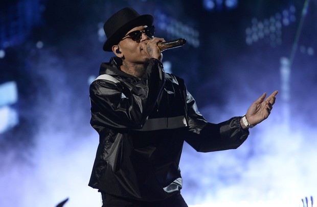 Chris Brown em prêmio de música em Los Angeles, nos Estados Unidos (Foto: Kevork Djansezian/ Reuters)