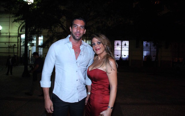 Ex-BBB Leka com o marido, Thiago Lobo, em festa em São Paulo (Foto: Paduardo/Ag. News)