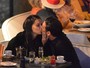 Adriana Lima e Matt Harvey trocam beijos durante jantar em Miami