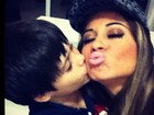 Mayra Cardi em momento fofura ganha beijo do filho, Lucas