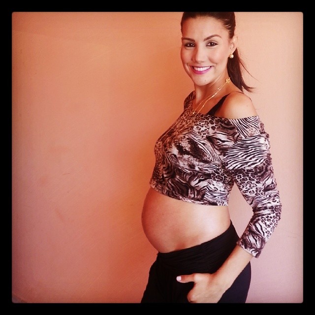 Ex-BBB Mariana Felício exibe barriga de grávida na web (Foto: Reprodução/Instagram)