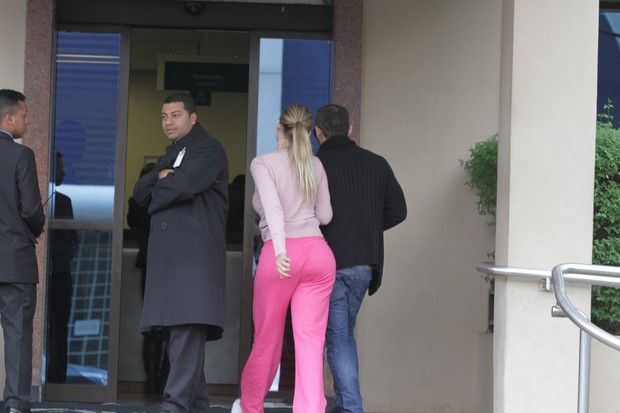 Andressa Urach é flagrada entrando no Hospital em SP (Foto: Paduardo / AgNews)