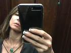 Luciana Gimenez tira foto no elevador e decote profundo chama a atenção
