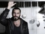 Nikolas Antunes brinca com papel de cozinheiro em 'O rebu'