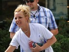 Suor? Com a calça molhada, Britney Spears deixa academia