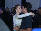 Famosos beijam muito em festa da promoter Carol Sampaio 