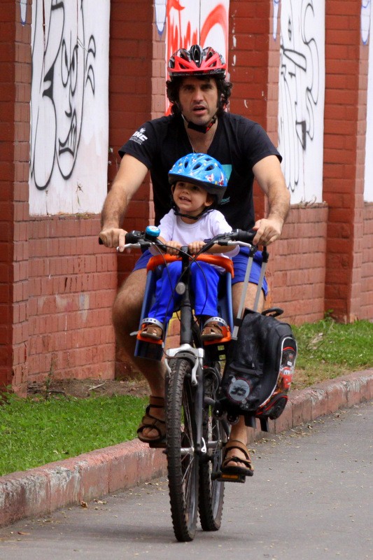 Eriberto Leão com o filho (Foto: Fábio Martins / Foto Rio News)