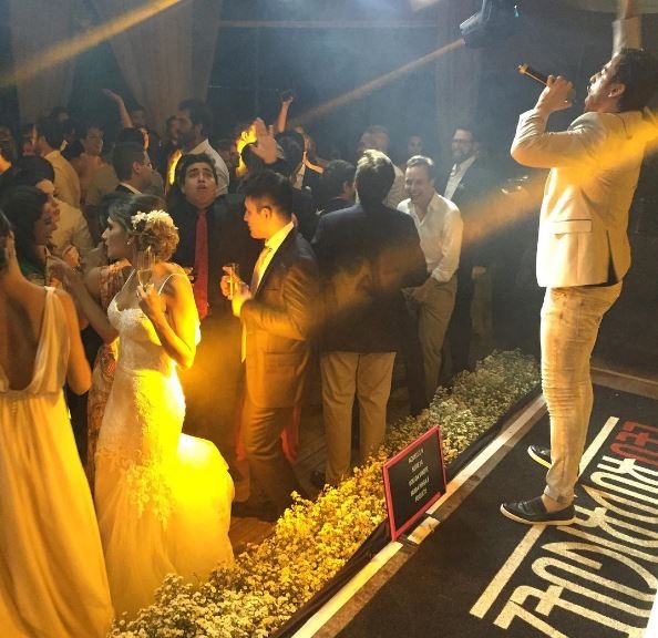 Leo Rodriguez se apresenta em casamento (Foto: Instagram / Reprodução)