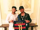 Lewis Hamilton ganha camisa de Neymar e agradece na web