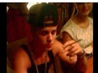 Justin Bieber é fotografado com cigarro suspeito, diz site