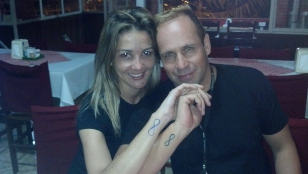 Ricardo Costa e sua atual namorada, Sindy (Foto: Reprodução/Facebook)
