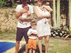 Luana Piovani posa com o marido e os três filhos: 'A família está completa'