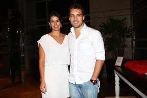 Rodrigo Andrade e a namorada (Foto: Iwi Onodera / EGO)