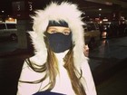 Ninja! Carolina Portaluppi posa só com os olhos de fora em rede social