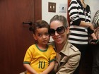Danielle Winits entrega doação a Fundação do Câncer no Rio