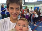 Henri Castelli posta foto dos filhos: 'Amor de irmão so Deus explica'