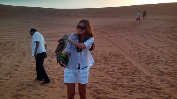 Catarina Migliorini no deserto nos Emirados Árabes (Foto: Divulgação)