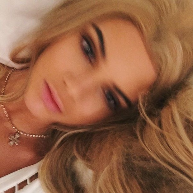 Kendall Jenner posa loira para selfie (Foto: Instagram/ Reprodução)
